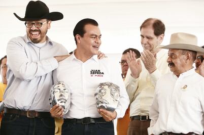 ‘Revolucionarios’ dan su aval a Juan Zepeda 