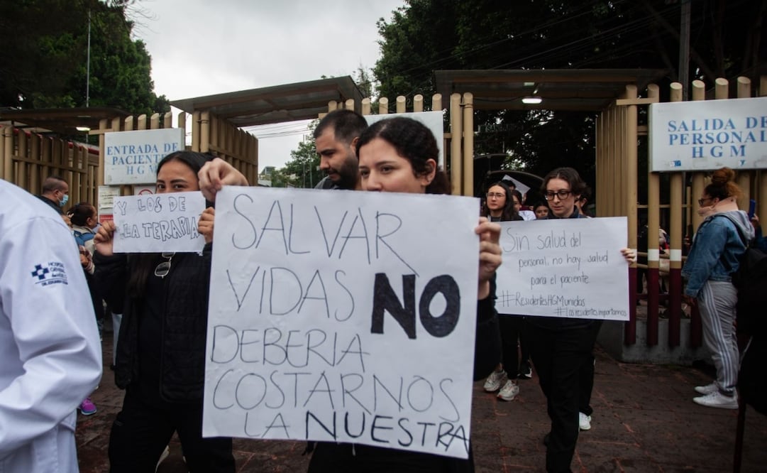 Bloqueo en Avenida Cuauhtémoc tras el brote de salmonela en médicos del Hospital General de México. Foto: Cuartoscuro