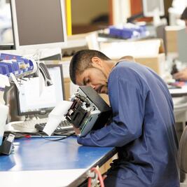 Crece empleo, pero es más precario: CEESP