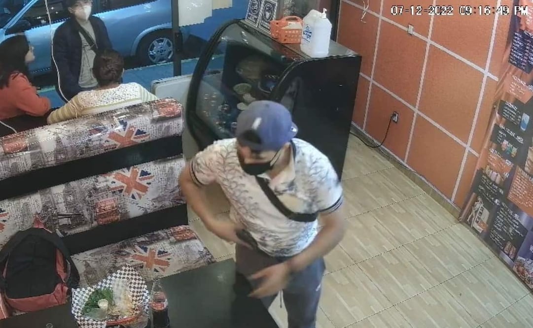 El asalto ocurrió dentro de una cafetería. Foto: Tomada de video