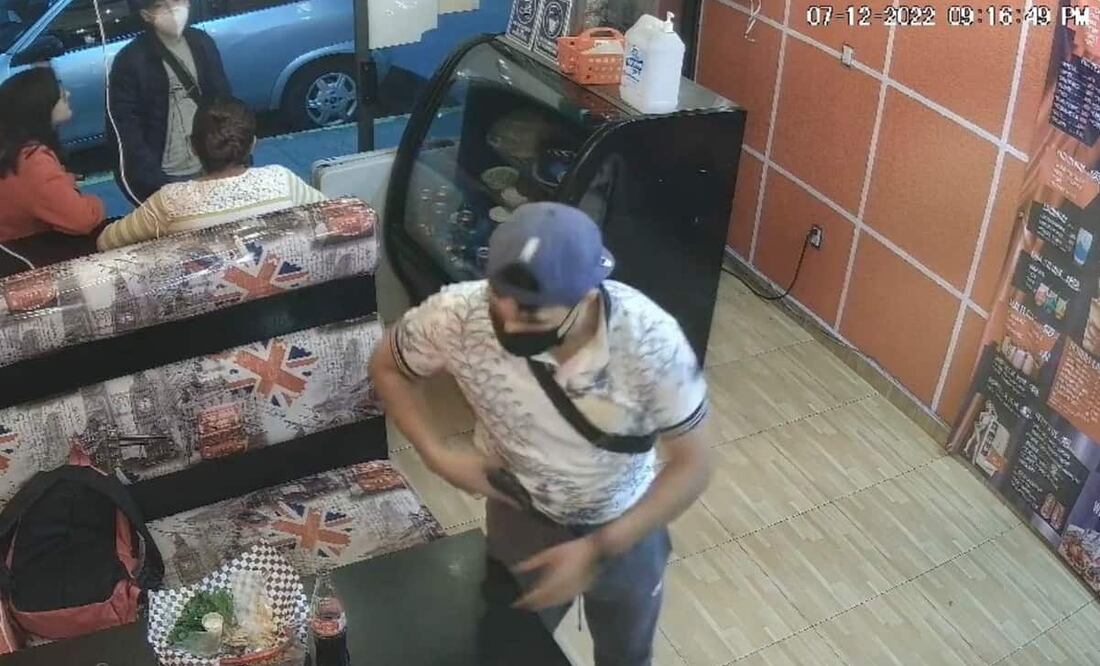 El asalto ocurrió dentro de una cafetería. Foto: Tomada de video