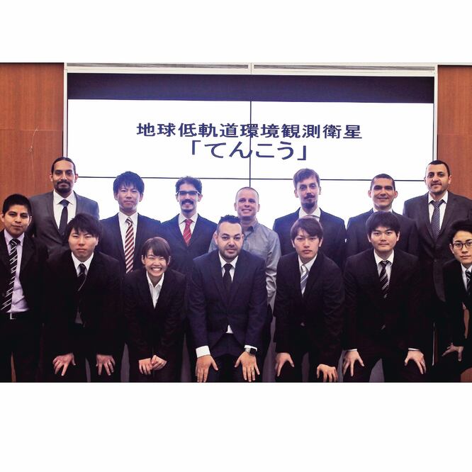 Los connacionales forman parte del equipo de 23 personas procedentes de 13 países que desarrollaron el satélite Ten-Koh, que fue lanzado con éxito. Foto: ESPECIAL