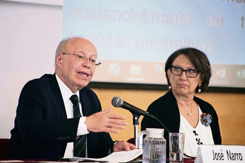 José Narro, titular de la Ssa, y Rebeca Grynspan, secretaria General Iberoamericana, ayer durante el foro (BERENICE FREGOSO. EL UNIVERSAL)