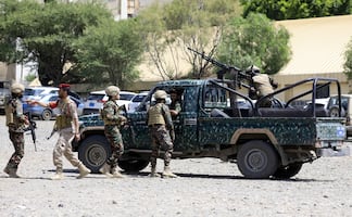 Fuerzas armadas de Yemen atacan a los hutíes en ciudad del mar Rojo; EU decide no interviene en conflicto 