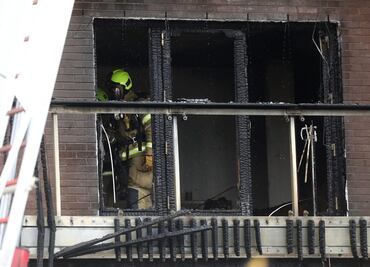 Incendio calcina edificio de apartamentos en Londres