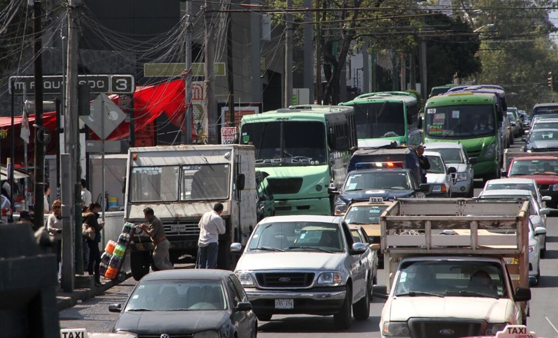 El tráfico en la ciudad ha incrementado hasta el 20% desde que el programa "Hoy No Circula" es más flexible (Foto: Archivo EL UNIVERSAL)