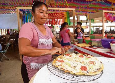 A deleitar el paladar, llegaron las tlayudas