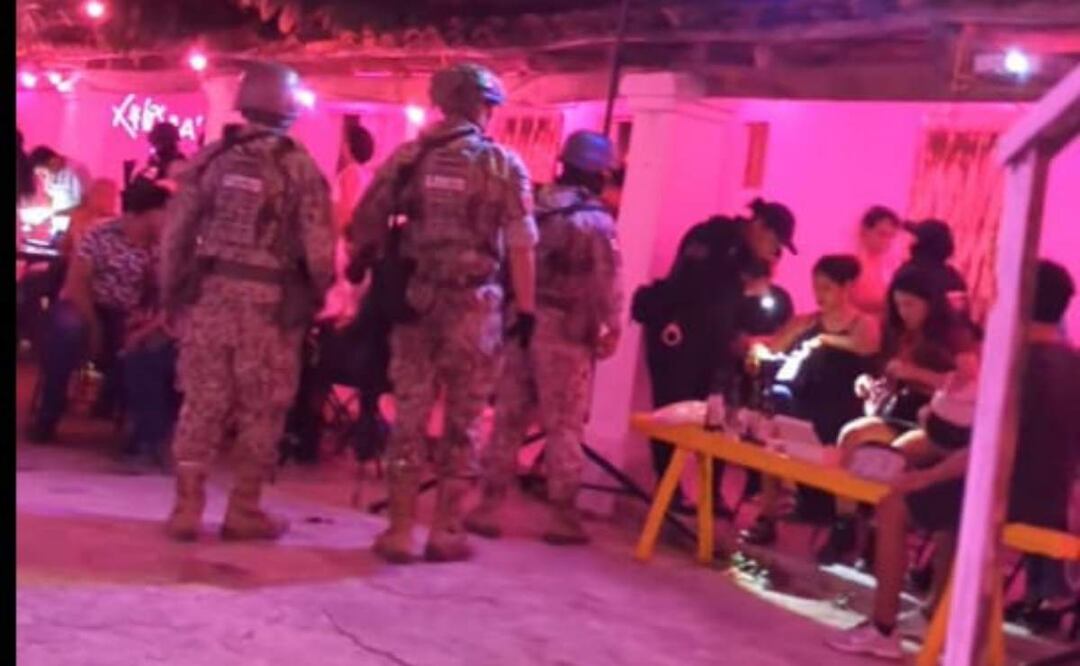 El Colectivo Ixtepec Diverso, denunció que policías y elementos de la Guardia Nacional irrumpen en evento de la comunidad LGBT+ en Oaxaca (25/04/2025). Foto: Especial