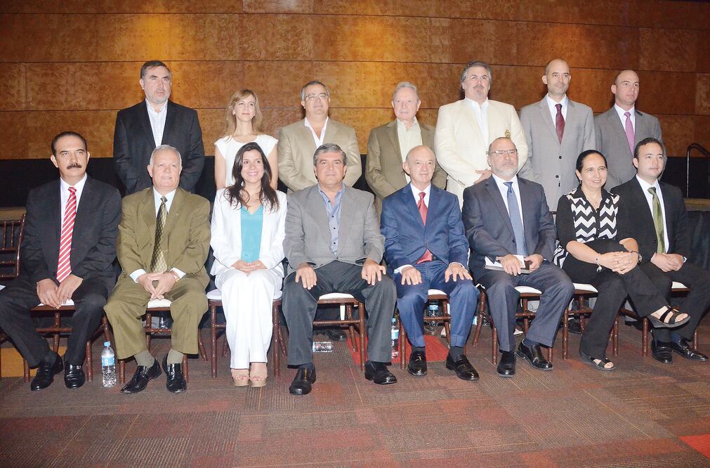 Los personajes para el proceso de transición del alcalde electo durante la presentación de ayer