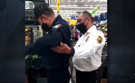 Cachan a policía de Neza, uniformado, robando estopa y Resistol 5000