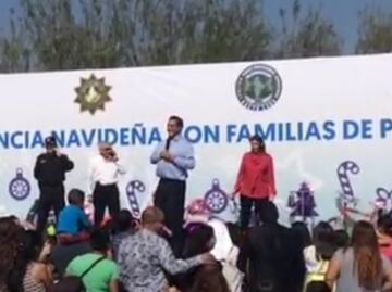 'El Bronco' revela a hijos de policías quién es Santa Claus