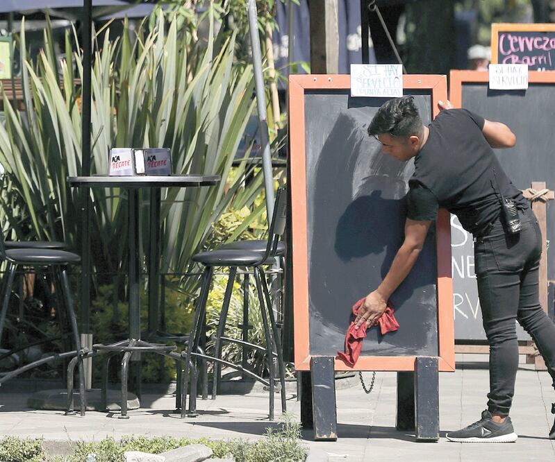 EL DATO Efecto.Prevén que papelerías, cafés internet y fondas, entre otros, resentirán más los efectos por el Covid-19. FERNANDO LLANO. AP