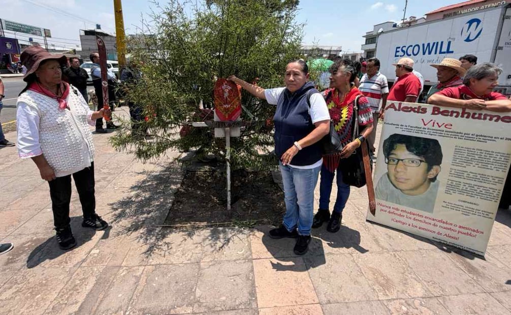A 20 años, conmemoran “mayo rojo” en Atenco y Texcoco; exigen justicia por la represión que dejó dos muertos, heridos y detenidos.
Foto: Emilio Fernández
