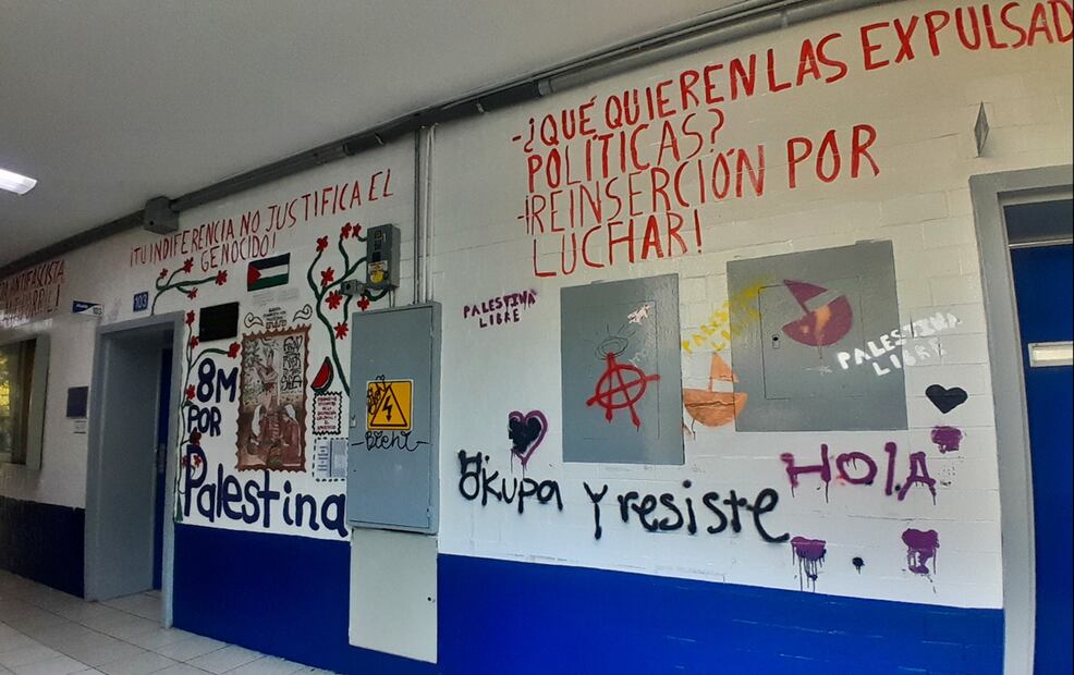 Sin butacas, con humedad y en un avanzado estado de deterioro se encuentra el auditorio llamado Che Guevara que se ubica a un costado de la Facultad de Filosofía y Letras en Ciudad Universitaria, el miércoles 19 de noviembre de 2025. Foto: Carlos Mejía/EL UNIVERSAL