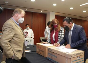 Morena entrega primeras 200 mil firmas para enjuiciar a expresidentes