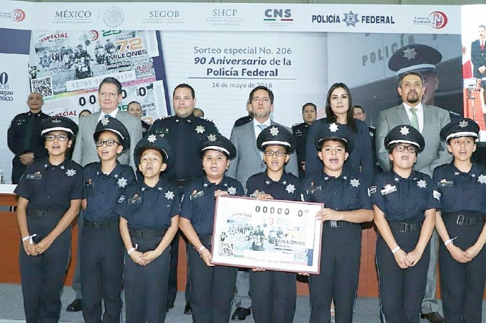 La Lotería Nacional realizó el sorteo especial número 206 en el Centro de Mando de la Policía Federal, en donde se entregó un premio mayor de 25 millones de pesos y se repartieron otros 75 millones de pesos. (LOTERÍA NACIONAL)