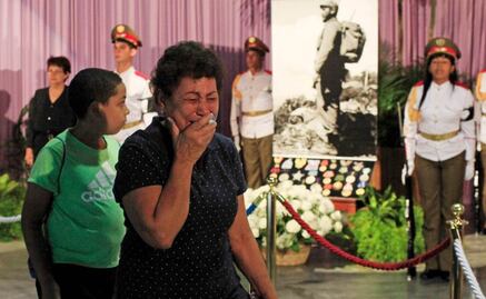 Cubanos despiden en masa a Fidel Castro y se enfrentan a la incertidumbre