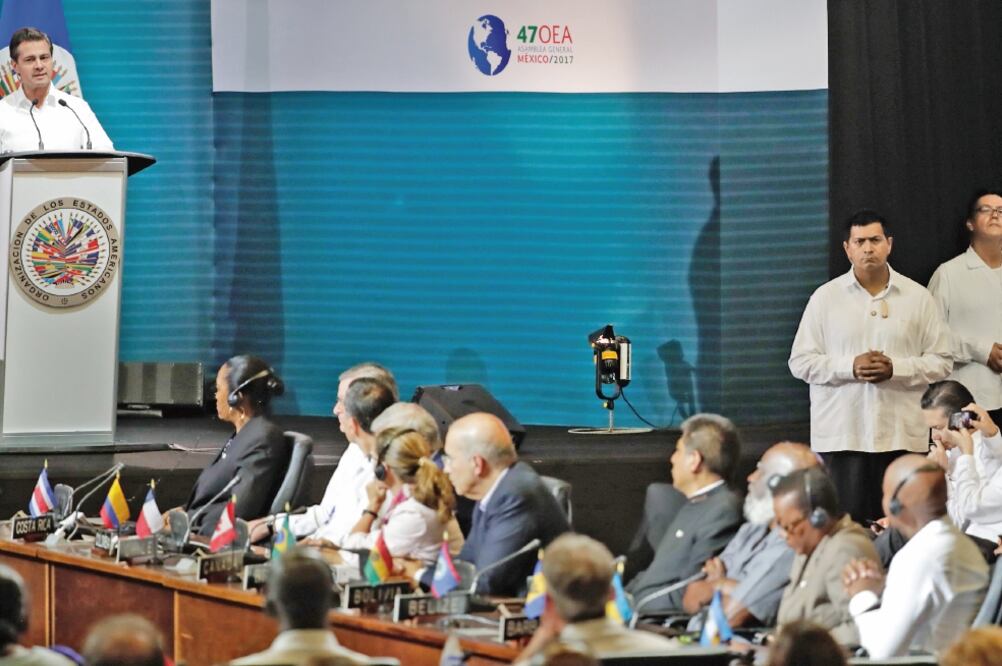 Ante delegaciones de los 34 países que integran la OEA, el presidente Enrique Peña Nieto asentó que los países que participantes han asumido los ideales de la organización (IVAN STEPHENS. EL UNIVERSAL) 
