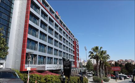 Voleibolista muere tras caer desde una ventana en un hotel