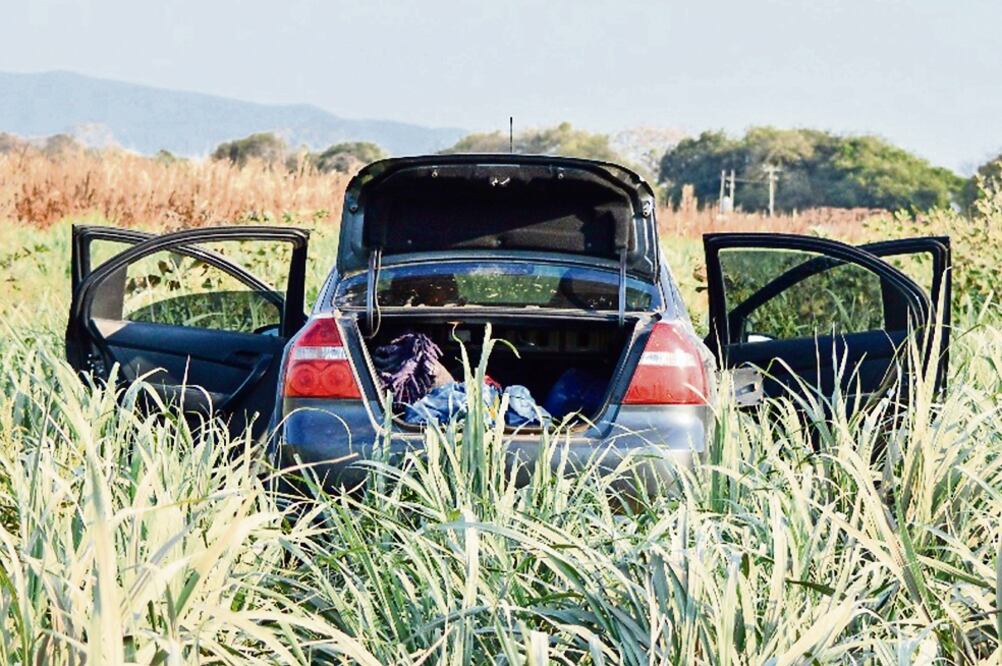 Al verse acorralados por las fuerzas de seguridad, los presuntos plagiarios dispararon contra los elementos policiacos al tiempo que se internaron en las parcelas, para evadir a la justicia. Foto: ESPECIALES