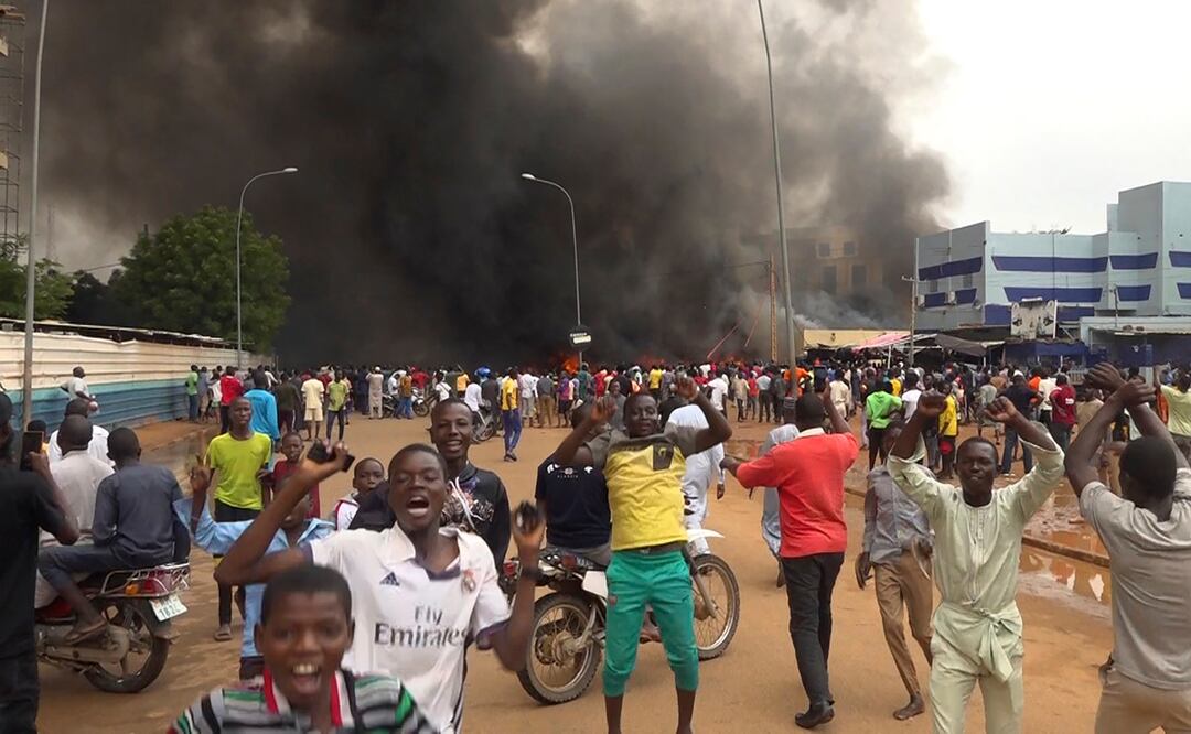 Partidarios del golpe militar se manifiestan en Niamey, Níger, el 27 de julio de 2023. Foto: AP