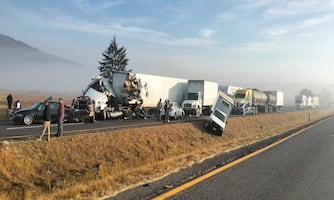 Carambola deja varios lesionados en autopista de Michoacán; personal de la Marina, entre las víctimas