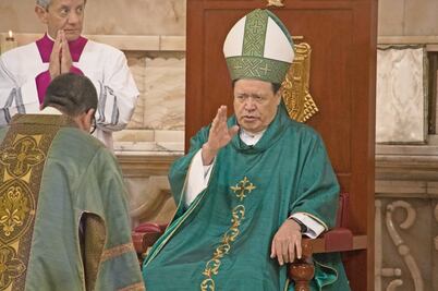 Lamenta Iglesia salarios elevados de altos mandos