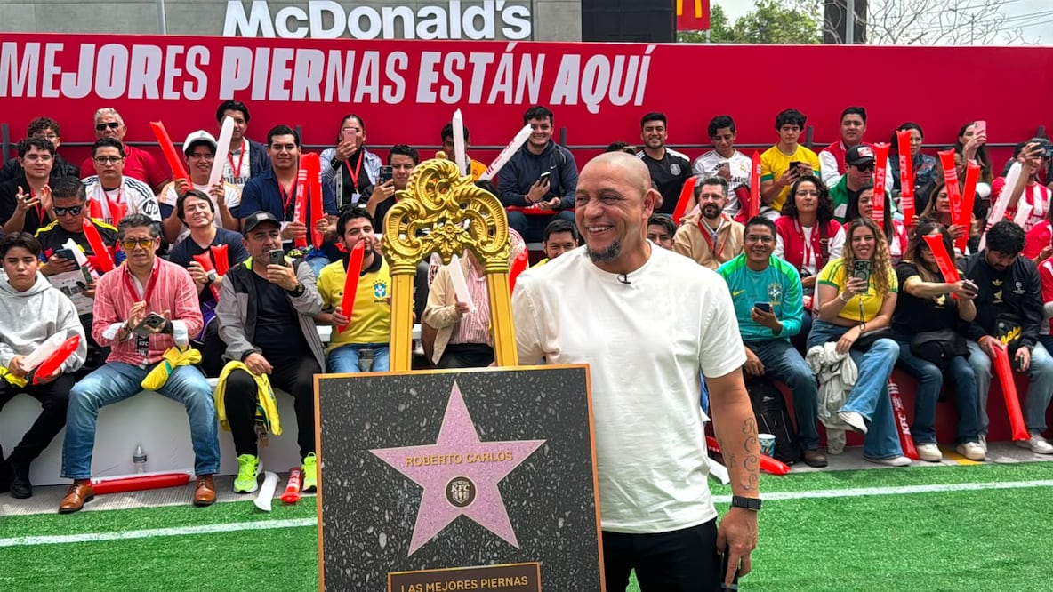 Roberto Carlos durante un evento de la empresa KFC, rumbo al Mundial de 2026 - Foto: Edgar Enríquez/EL UNIVERSAL