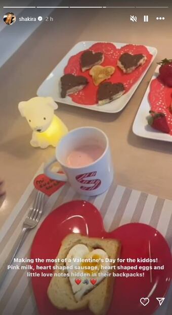 Shakira le prepara desayuno de amor a sus hijos, todo en forma de corazón.