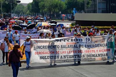 No nos moveremos del Zócalo, advierten maestros de la CNTE