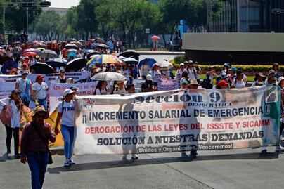 No nos moveremos del Zócalo, advierten maestros de la CNTE