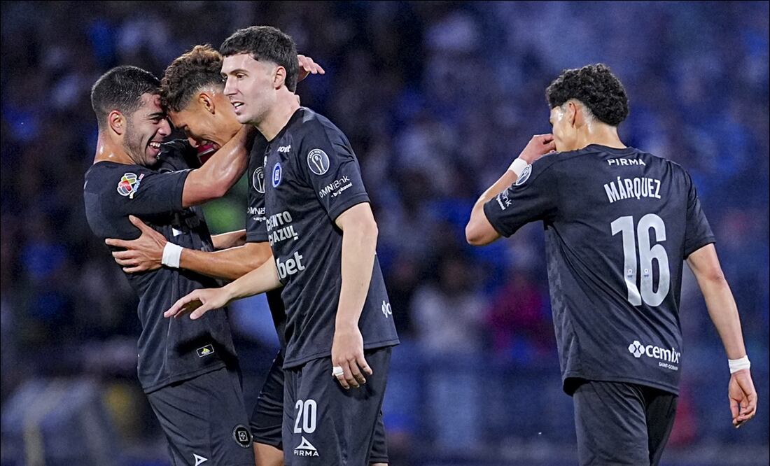Cruz Azul impuso su ley como local, gracias a que Orozco Chiquete y Ángel Sepúlveda sellaron la victoria ante Rayados / FOTO: Imago7