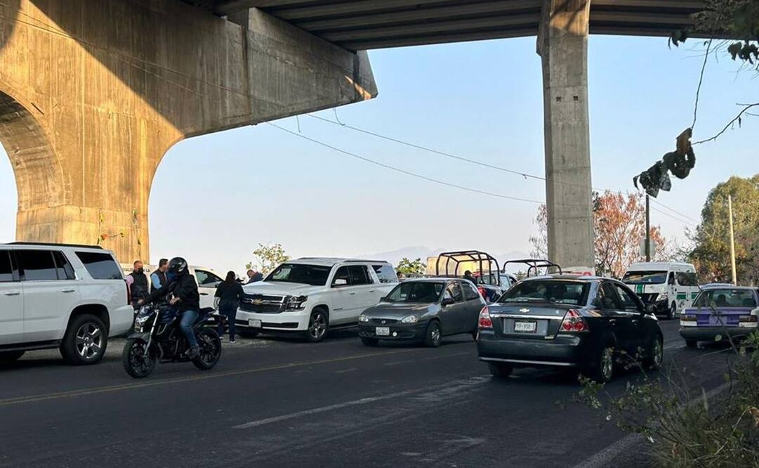 Hallan 3 cuerpos bajo el puente Sin Fin de la carretera Cuernavaca-Temixco en Morelos. Foto: Especial.