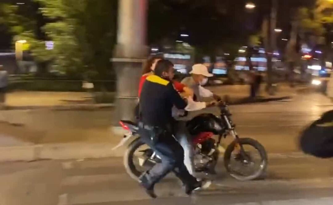 Así detuvieron a motociclista por arrancones en Reforma