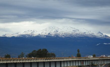 FOTOS: Así se ven el Iztaccíhuatl y Popocatépetl cubiertos de nieve; ofrecen postales majestuosas
