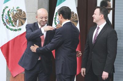 Sales debe ‘limpiar la casa’, coinciden especialistas