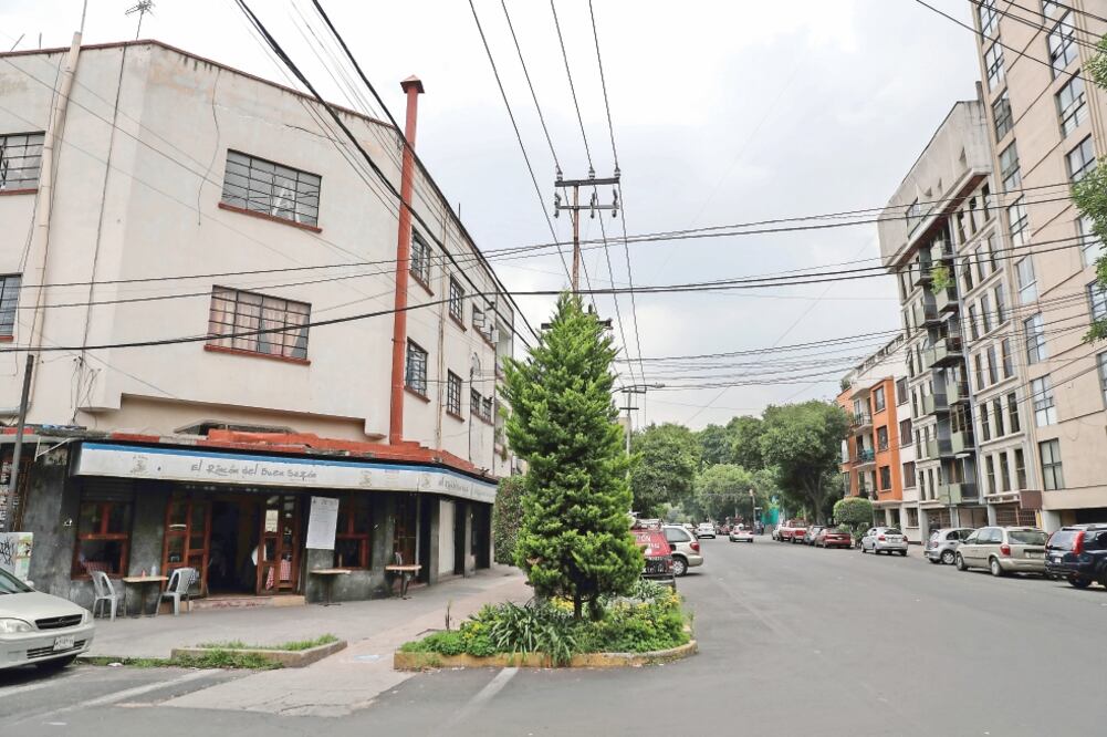 La esquina de Matías Romero y Juan Sánchez Azcona, cerca del parque Arboledas, es una de las zonas con más reportes de asalto a transeúntes. (IVAN STEPHENS. EL UNIVERSAL)