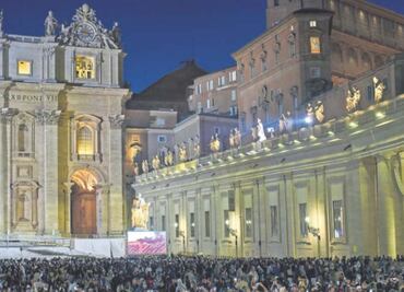 Cónclave: una larga espera y una fumata negra