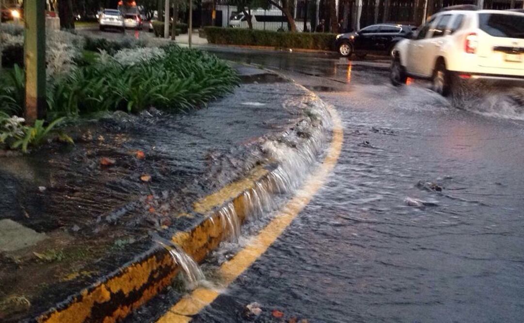 Atienden fuga de agua en Polanco