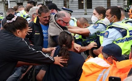 Arrestan a manifestantes antivacunas cerca del Parlamento de Nueva Zelanda