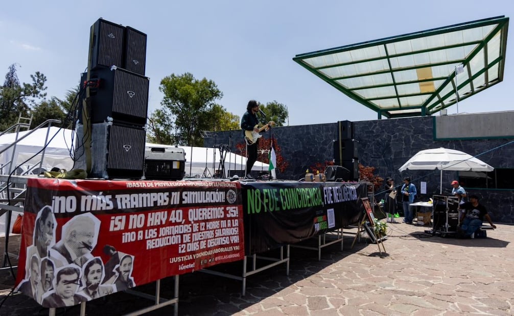 Familiares de Miguel Ángel Rojas organizaron un “anticoncierto” a las afueras del Parque Bicentenario. Foto: Hugo Salvador / EL UNIVERSAL