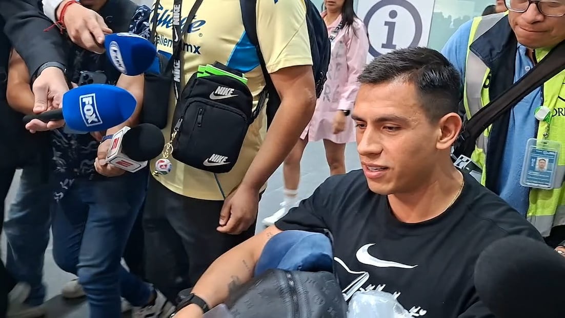 Luis Ángel Malagón aterriza en la Ciudad de México, tras someterse a una cirujía en Guadalajara - Foto: Sebastián García/EL UNIVERSAL