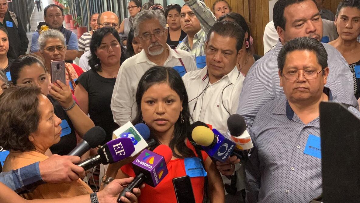 Profesora cesada pide sean atendidos los casos de profesores cesados (ESPECIAL)