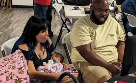 Mamá gana torneo de Mortal Kombat jugando con su hija recién nacida en brazos