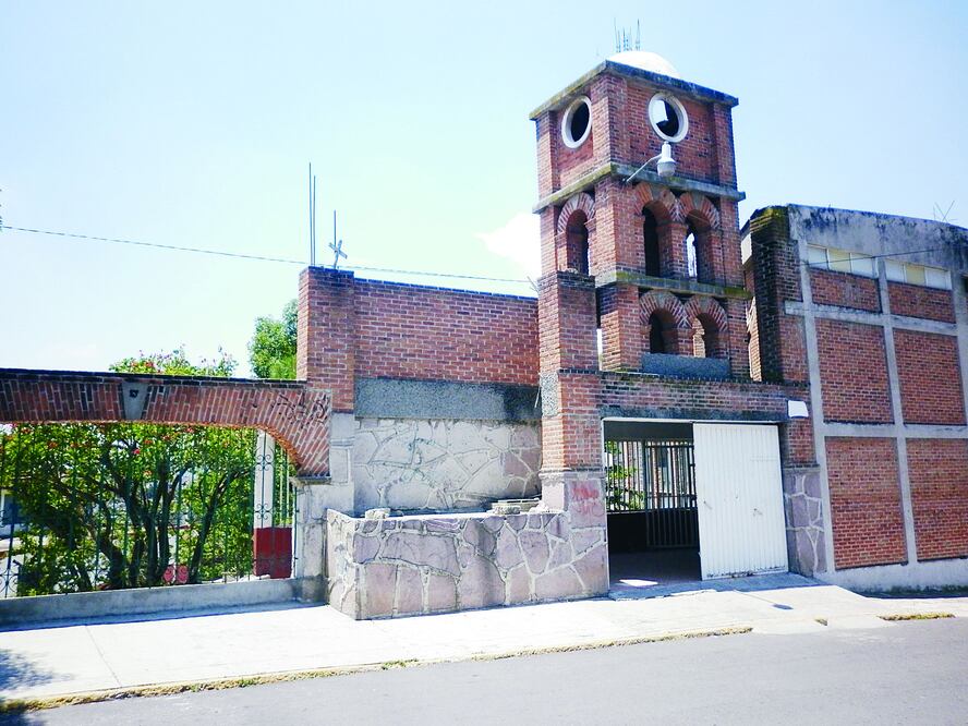 Un conflicto religioso puede detonar en violencia en la colonia Granjas de Guadalupe, donde el sacerdote presuntamente tiene hijos y nietos (ESPECIAL)