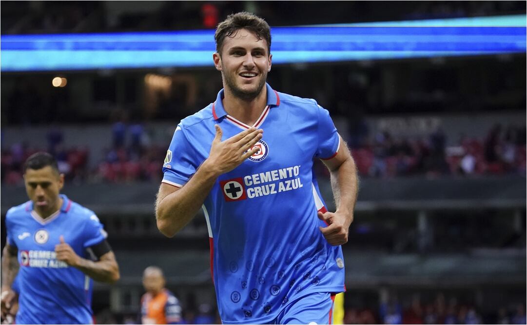 Santiago Giménez en un partido con Cruz Azul durante el Apertura 2022. FOTO: IMAGO7