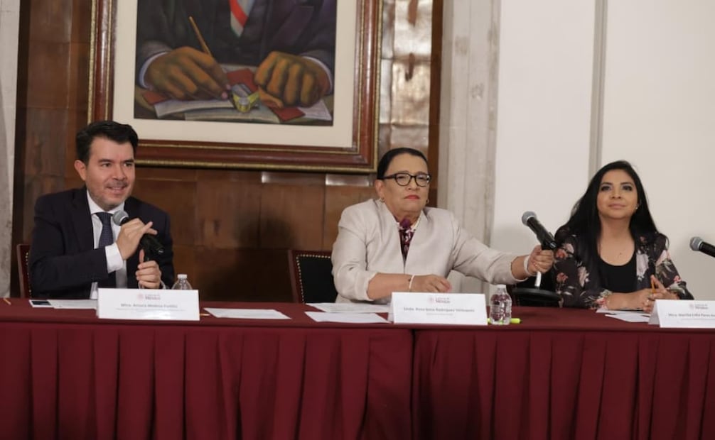 Arturo Medina, subsecretario de derechos humanos población y migración de la Secretaria de Gobernación; Rosa Icela Rodríguez, Secretaria de Gobernación; y Martha Lidia Pérez, Titular de la Comisión Nacional de Búsqueda durante la conferencia de prensa que dieron en la Secretaria de Gobernación. Foto: Carlos Mejía / EL UNIVERSAL