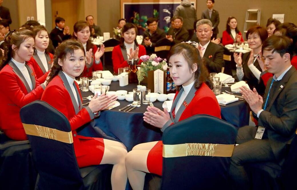 Animadoras de Corea del Norte en una cena ofrecida por el viceministro de unificación de Corea del Sur, Chun Hae-sung. Foto: EFE