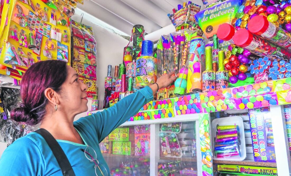 Magdalena Sánchez, vendedora de pirotecnia desde hace más de 20 años, comentó que sí pasó por su mente dedicarse a otra cosa. Foto: de Axel Sánchez