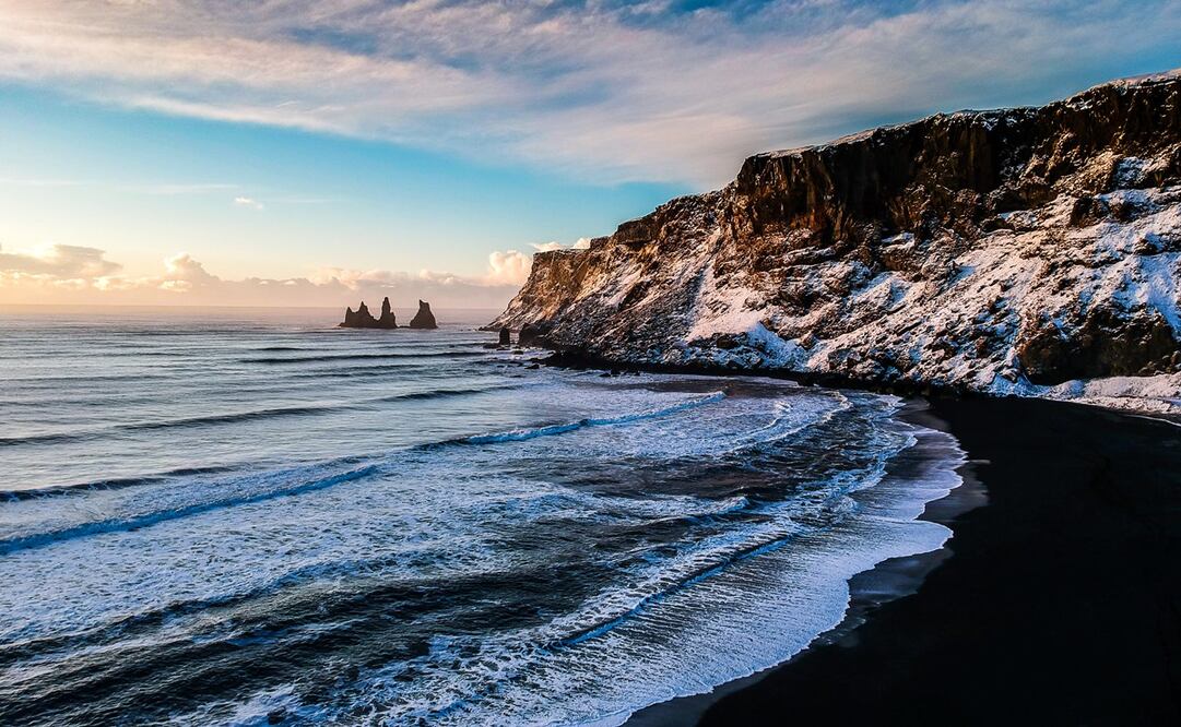 Te compartimos un dato curioso sobre las playas de arena negra. Foto: Sean O Riordan / Wikimedia Commons
